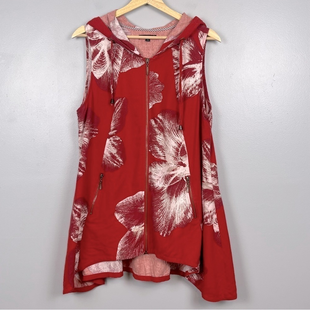 For Cynthia red floral linen viscose sharkbite hem full zip hoodie vest top, M.
